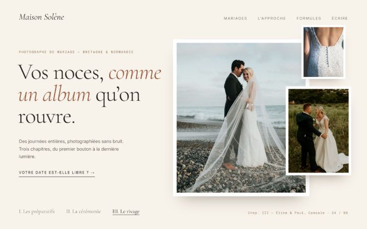 Exemple de site de photographe de mariage : fond crème, grand titre en serif italique, trois tirages encadrés de blanc et un sommaire en trois chapitres.